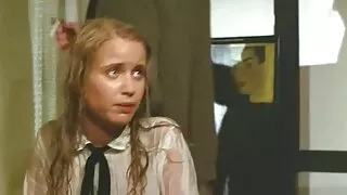 সরস স্বর্ণকেশী কিশোর ...