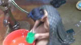 ক্যামেরার সামনে মন্ত ...