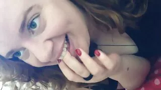 কালো কেশিক MILF ওপেন ...